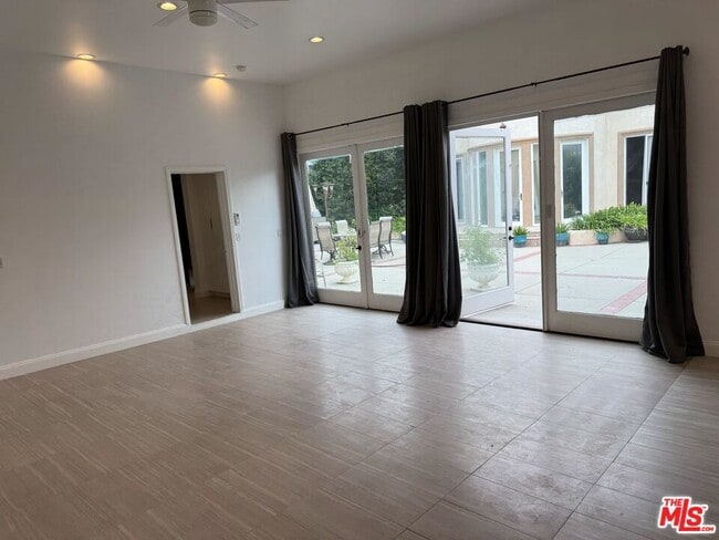 Photo - 429 S Gretna Green Way