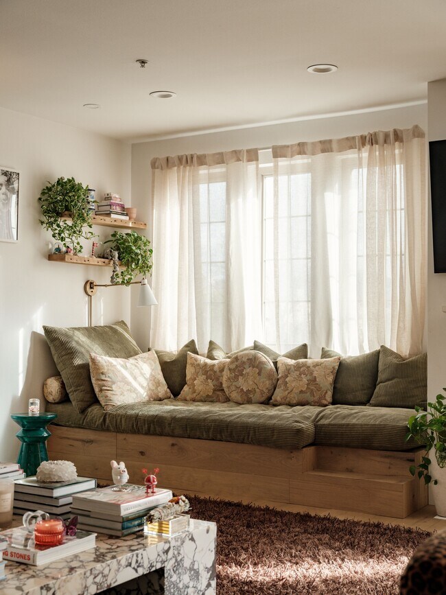 Photo - 10648 Woodbridge St