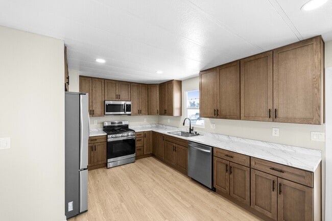 Photo - 34830 Lyn Ave