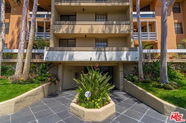 Photo - 750 N Kings Rd Condo Unit 308