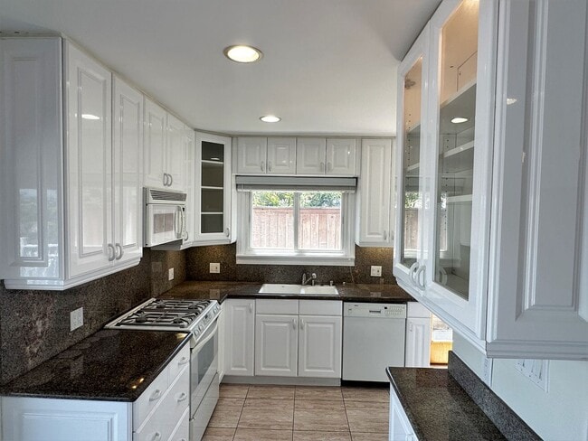 Photo - Charming 2+1 PDR hills home w/ large lot. Jacuzzi, decks, fireplace, view, walk to the beach!