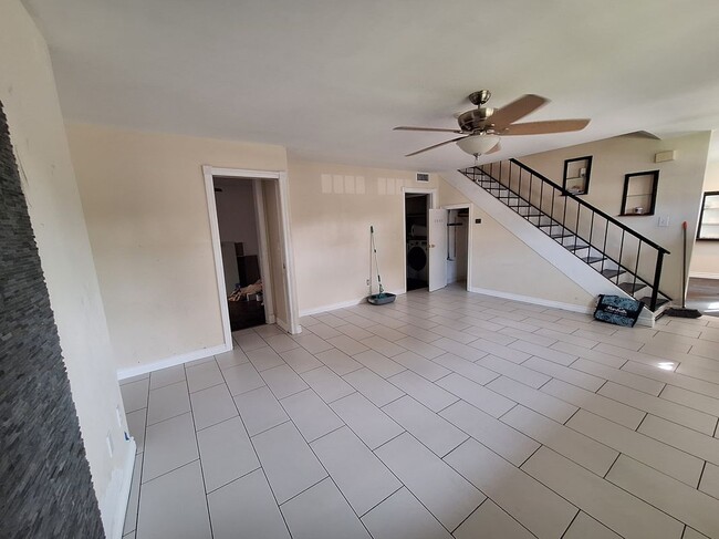 Photo - 2305 Rockefeller Ln