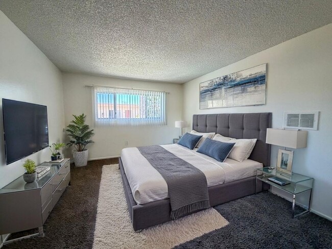 Photo - 1535 E Canfield Ln Unit 14