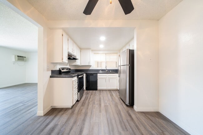 Photo - 800 E Bobier Dr Unit M14