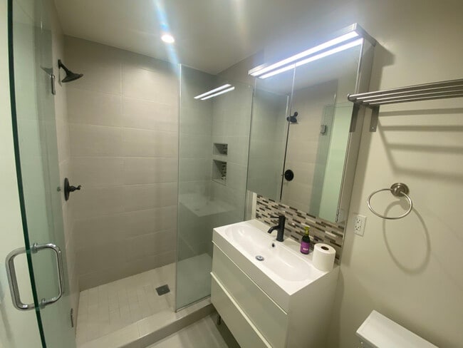 Photo - 505 N Alfred St Unit 3