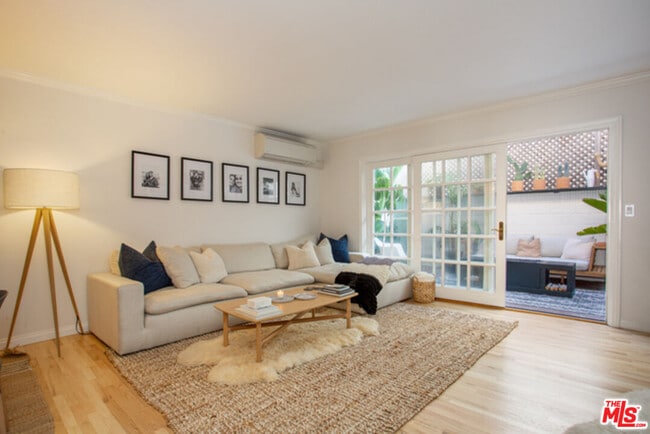 Photo - 8130 Redlands St