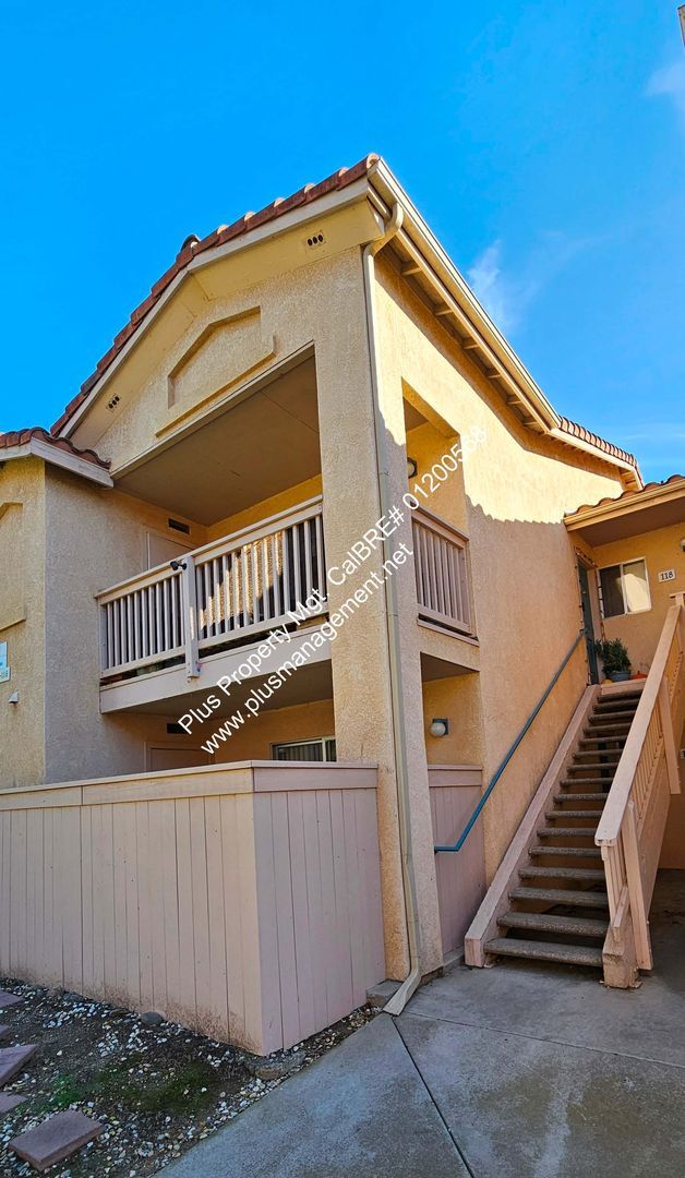 Building Photo - Downstairs Corner Condo in the Gated Community of Las Palmas Unit L110