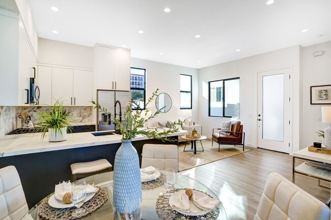 Building Photo - COASTAL LIVING AWAITS IN PACIFIC BEACH! 3 Bed | 2 Bath | $5,995 / mo Unit 2041 Diamond Street