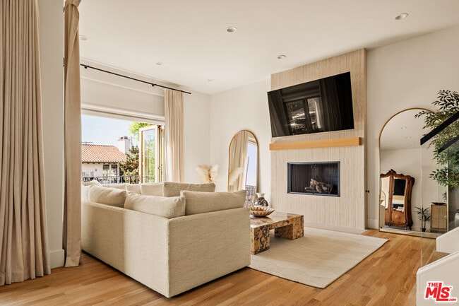 Photo - 3807 Vía Dolce