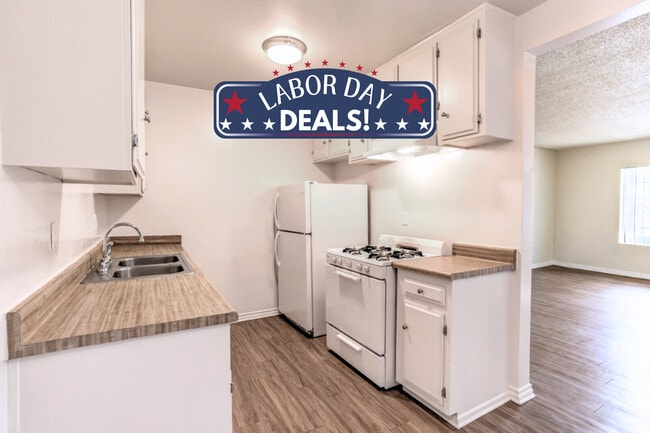 2 BR , 1 BA - Kitchen - Petrol East Rental