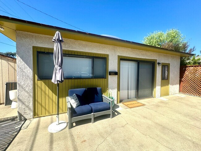 Charming Back House in the Heart of Clarem... - Charming Back House in the Heart of Clarem...