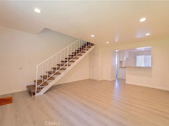 Photo - 5593 Pioneer Blvd