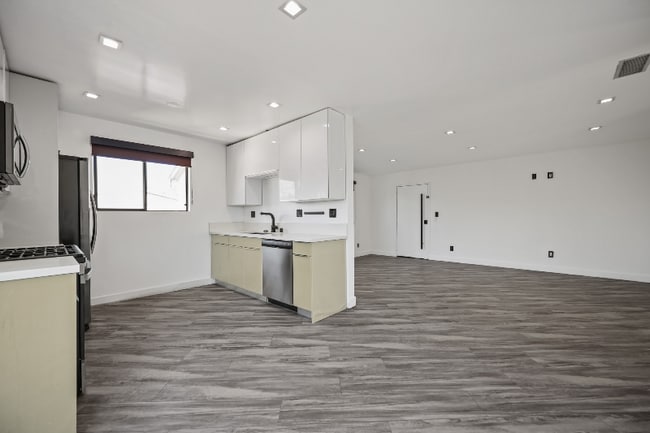 Photo - 5667 La Mirada Ave Unit 7