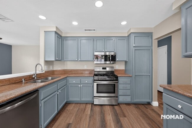 Photo - 13699 Daimler St