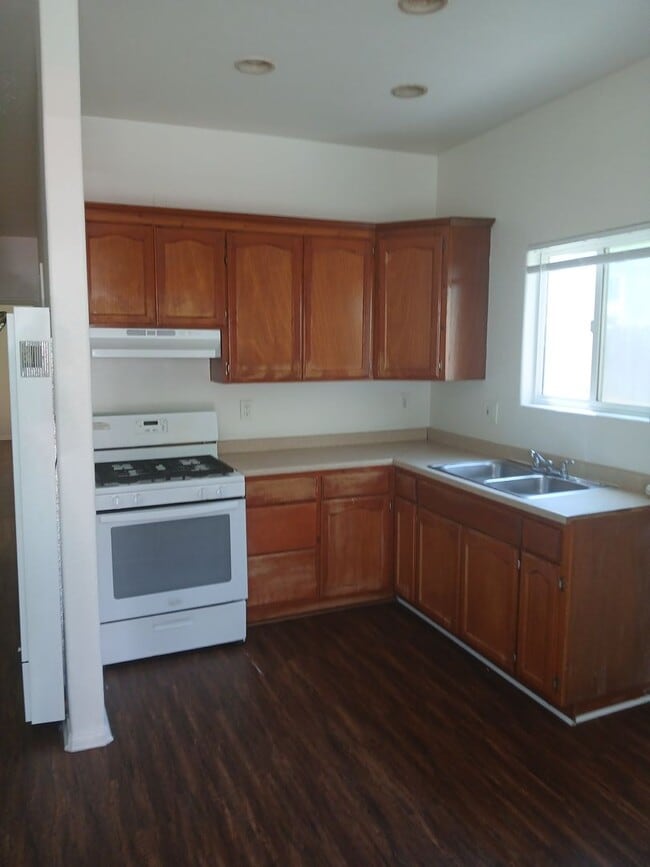 Photo - 638 E 7th St Unit 638