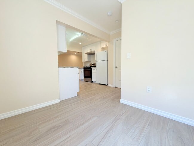 Photo - 5227 Strohm Ave
