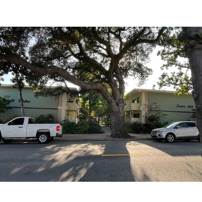Building Photo - 537 S El Molino Ave