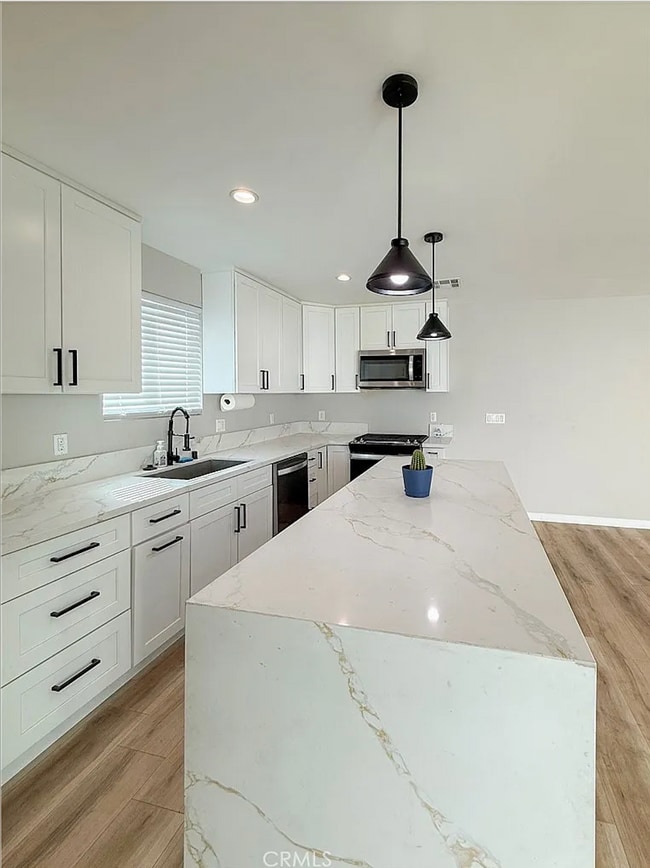 Building Photo - 10430 Densmore Ave