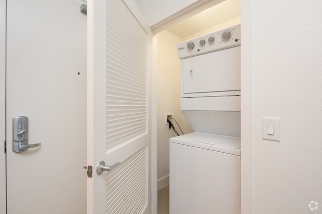 2BR, 2BA - 1157SF - Laundry - Enzo