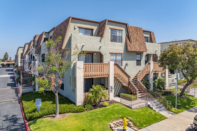 Building Photo - Alva Gardens Rental