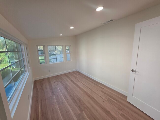 Photo - 2913 W Riverside Dr Unit 2913