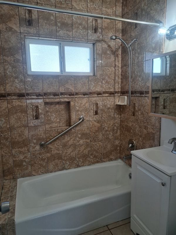 Photo - 666 W 3rd St