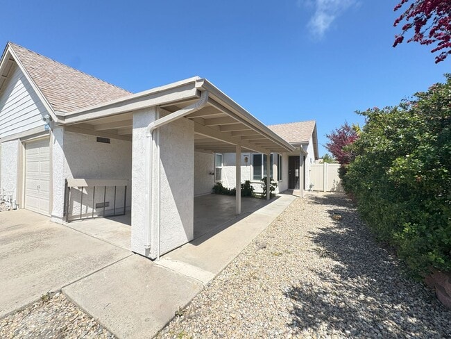 Building Photo - Move in Special-Mira Mesa three bedroom home with yard!