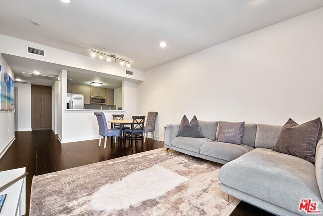 Building Photo - 436 S Virgil Ave Unit PH#11 Rental