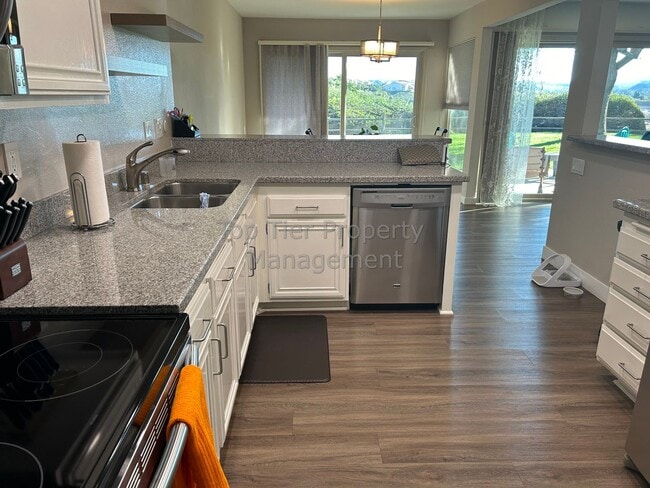 Photo - Beautiful 3 bed / 2.5 bath Townhome in Carlsbad