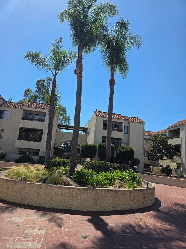 Photo - Santa Ana.  2 bedroom, 2 bathroom apartment! Unit A215