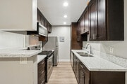 2BR, 2BA - 1015SF - Kitchen - Venice Dreams