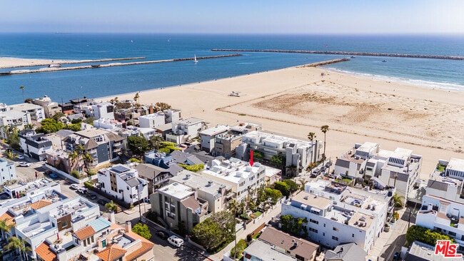 Photo - 16 Voyage St