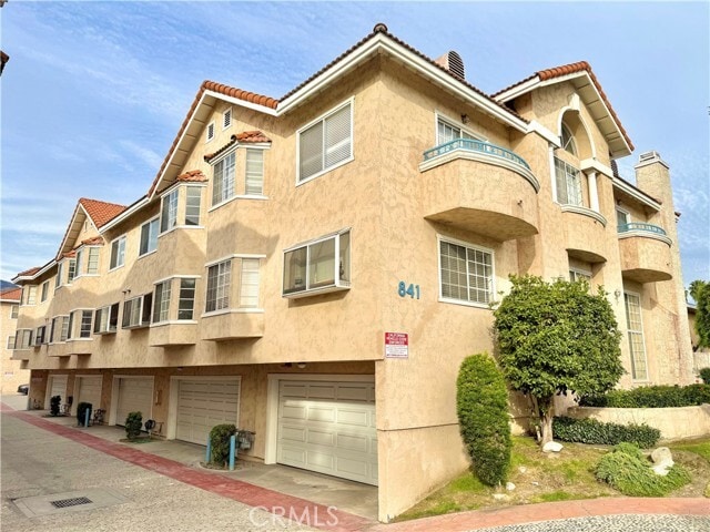 Building Photo - 841 Fairview Ave Unit B