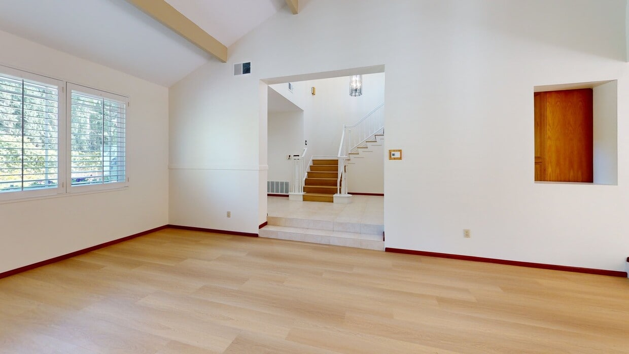 3D Tour - 7814 Woodhall Ave