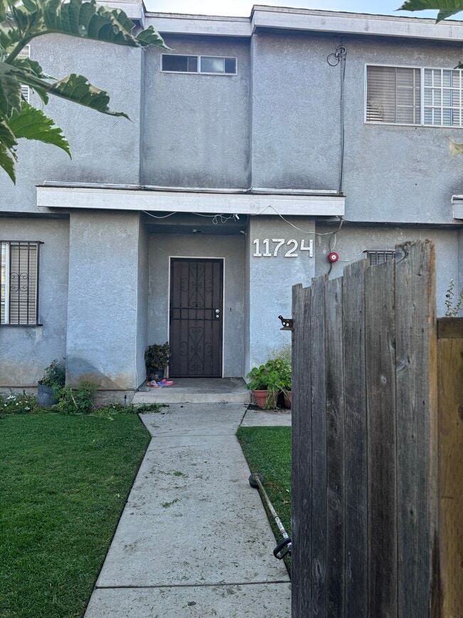 Photo - 11724 Truro Ave Unit Townhouse