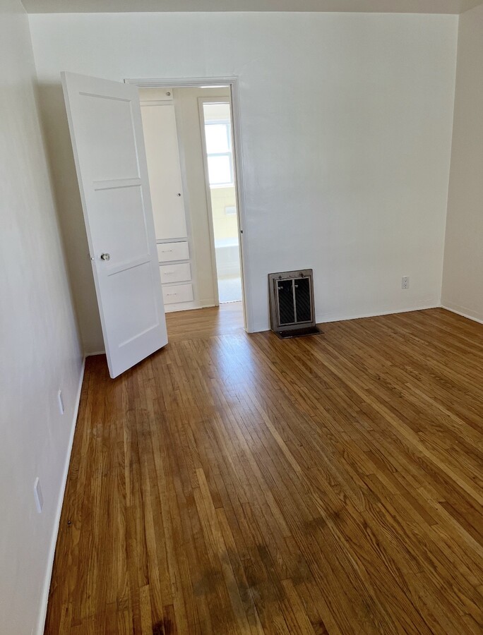 Photo - 918 S Averill Ave Unit 918