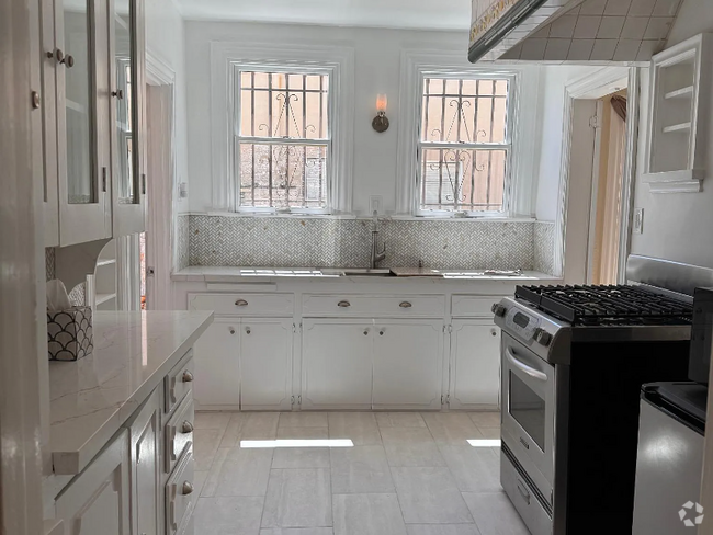 Building Photo - 806 N Orange Dr Unit 806 Rental