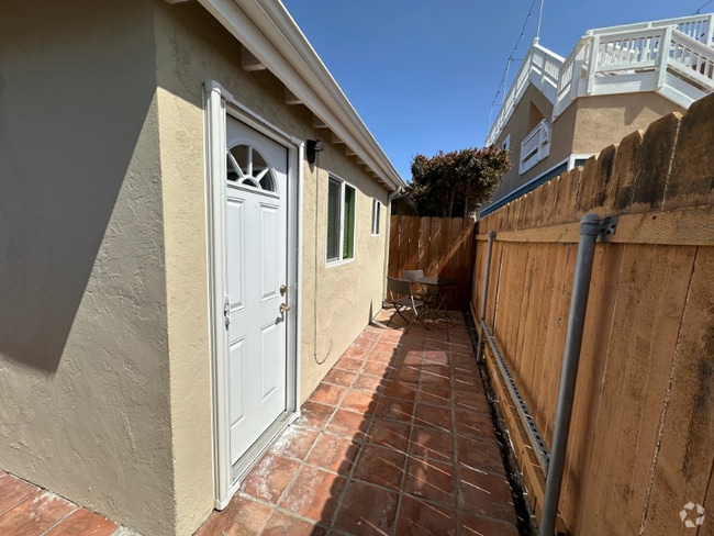 Building Photo - 941 2nd St Unit B Rental