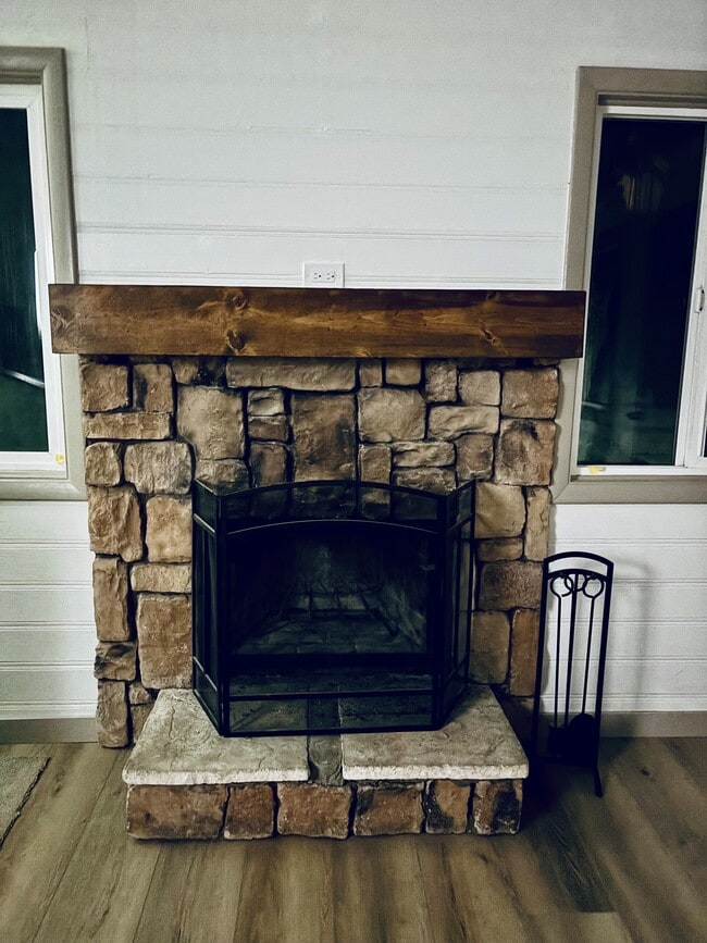 Building Photo - 28880 Cedar Dr