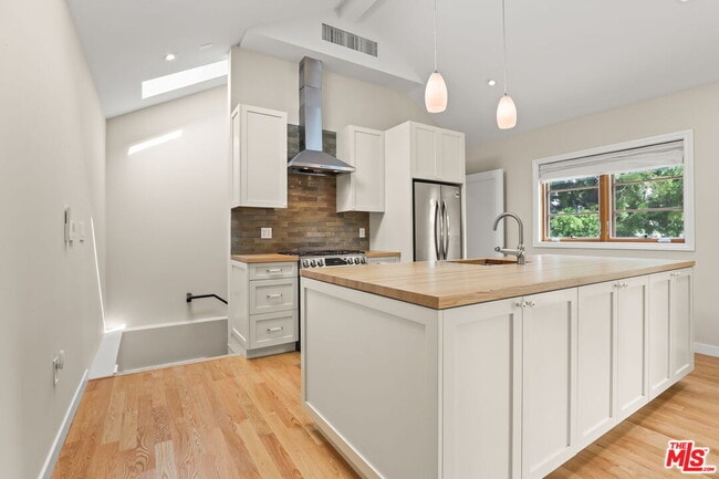 Photo - 652 Kensington Rd