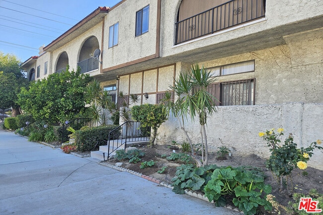 Photo - 13243 Vanowen St Unit 3
