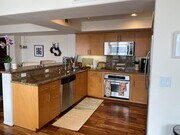 kitchen - 924 Hornblend St Unit 306