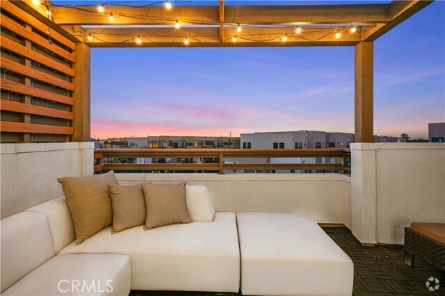 Building Photo - 1651 Topanga Rental