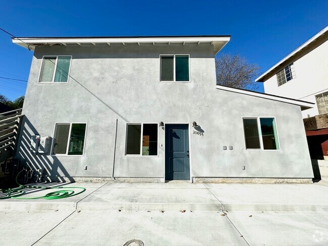 Building Photo - 2807 Lincoln Park Ave Unit Top floor duplex Rental