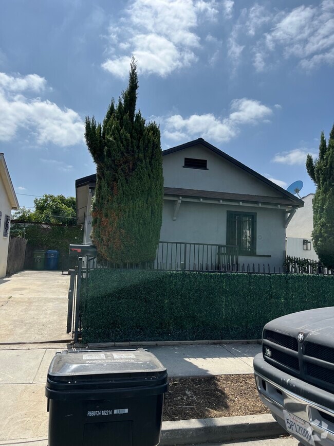 Building Photo - 1680 S Longwood Ave Rental