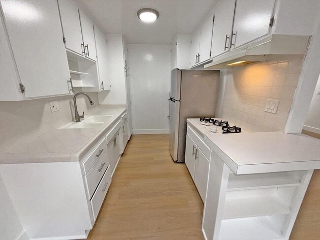 Photo - 1330 N Gardner St Unit 208