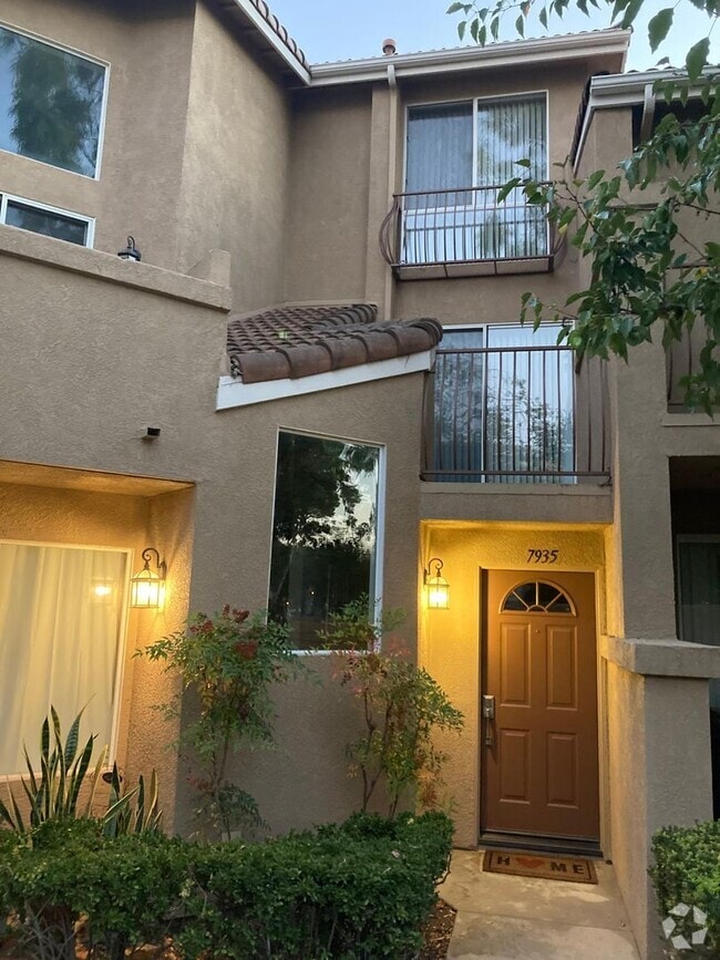 Building Photo - Charming 1 bed / 1.5 bath in Anaheim Hills... Rental