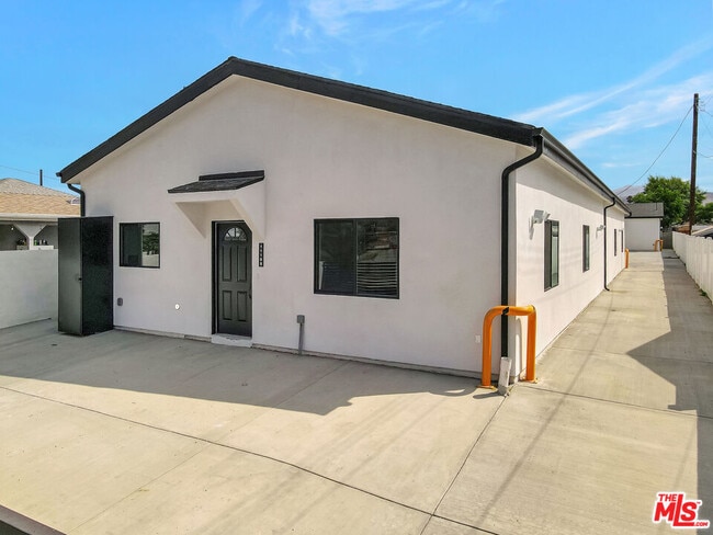 Photo - 11108 Norris Ave