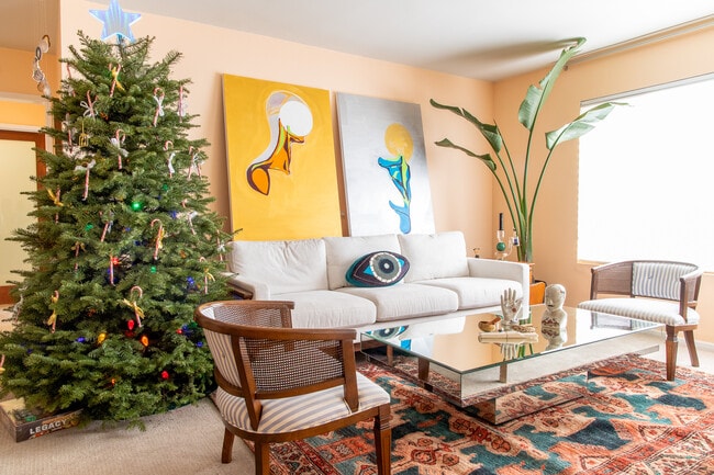 Building Photo - 960 Larrabee St Unit 222