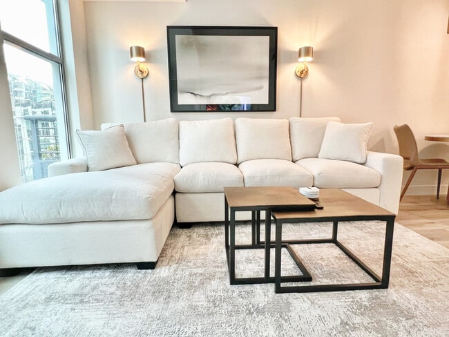 Photo - 425 W Beech St Unit ID1288264P